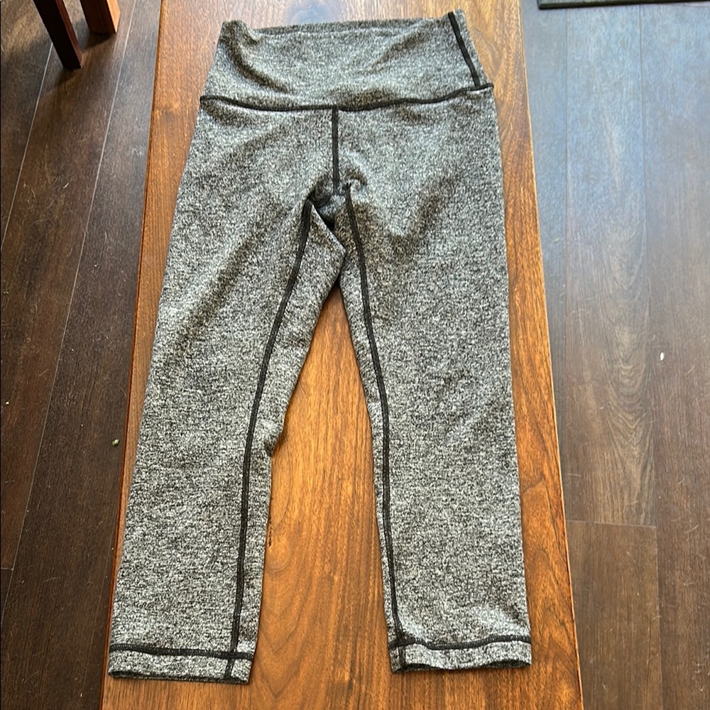 Lululemon Women’s Gray Cropped Leggings